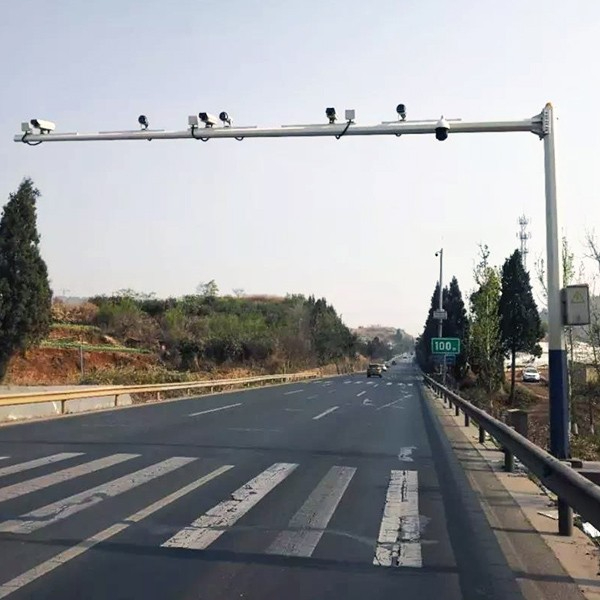 电子警察杆